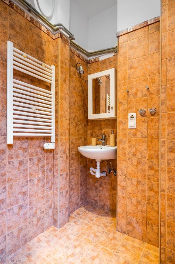 Sofia'S Vintage Gem: Spacious 2Bd Flat On Solunska Apartment Exterior foto